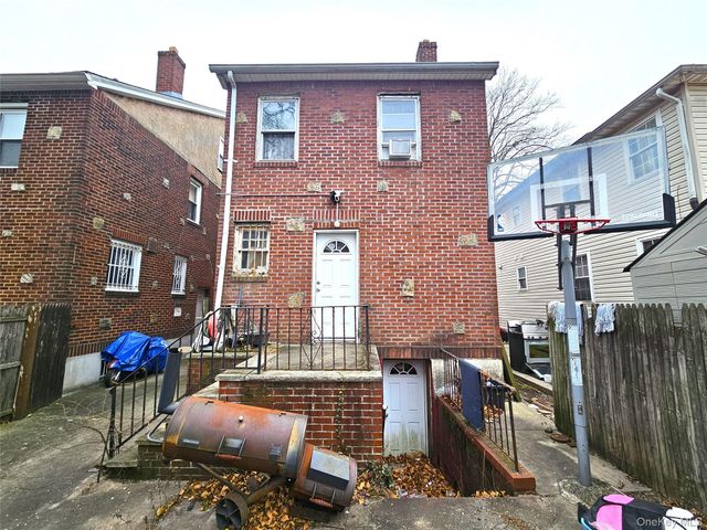 100-15 202nd Street, Hollis, NY 11423