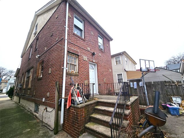 100-15 202nd Street, Hollis, NY 11423