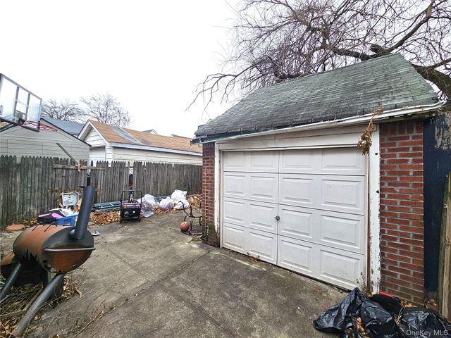 100-15 202nd Street, Hollis, NY 11423