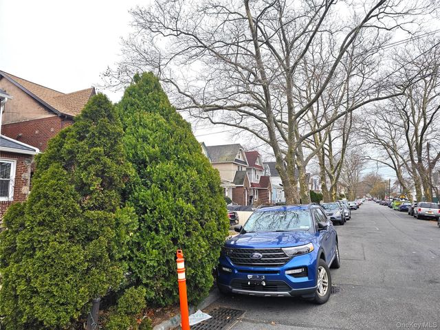 100-15 202nd Street, Hollis, NY 11423