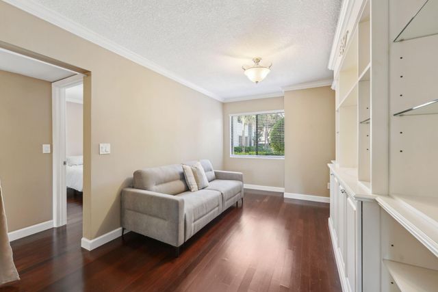 100 Pelican Pointe Drive 101, Delray Beach, FL 33483