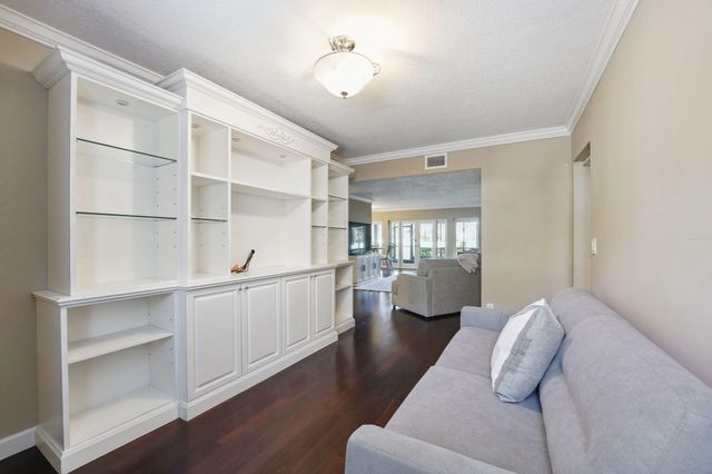 100 Pelican Pointe Drive 101, Delray Beach, FL 33483