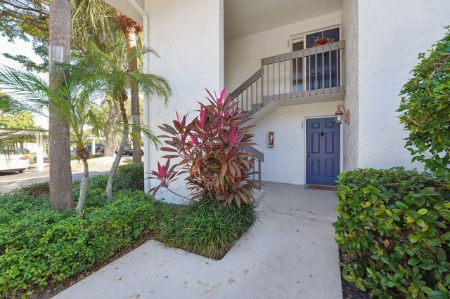 100 Pelican Pointe Drive 101, Delray Beach, FL 33483