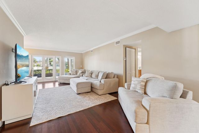 100 Pelican Pointe Drive 101, Delray Beach, FL 33483