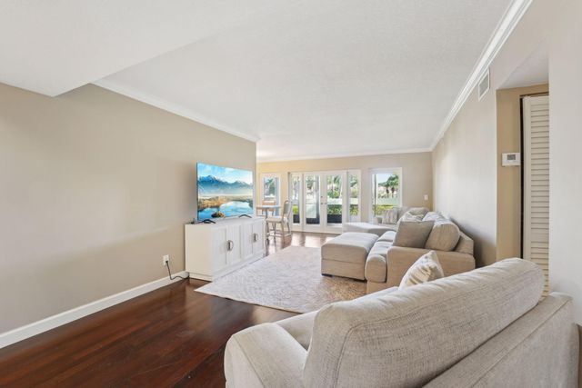 100 Pelican Pointe Drive 101, Delray Beach, FL 33483