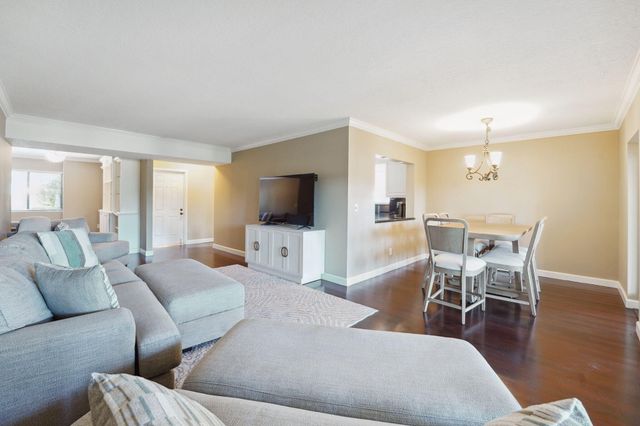100 Pelican Pointe Drive 101, Delray Beach, FL 33483