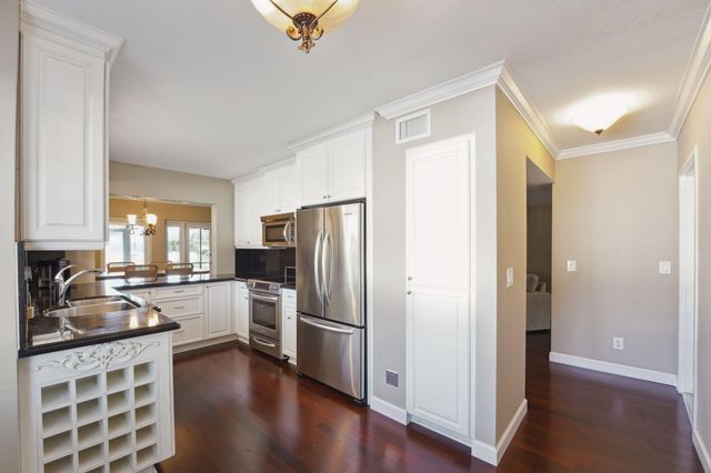 100 Pelican Pointe Drive 101, Delray Beach, FL 33483