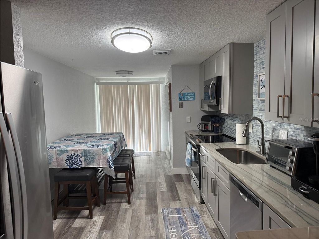 Image 7 of property listing at 4109 78TH STREET W 29A, Bradenton, FL 34209