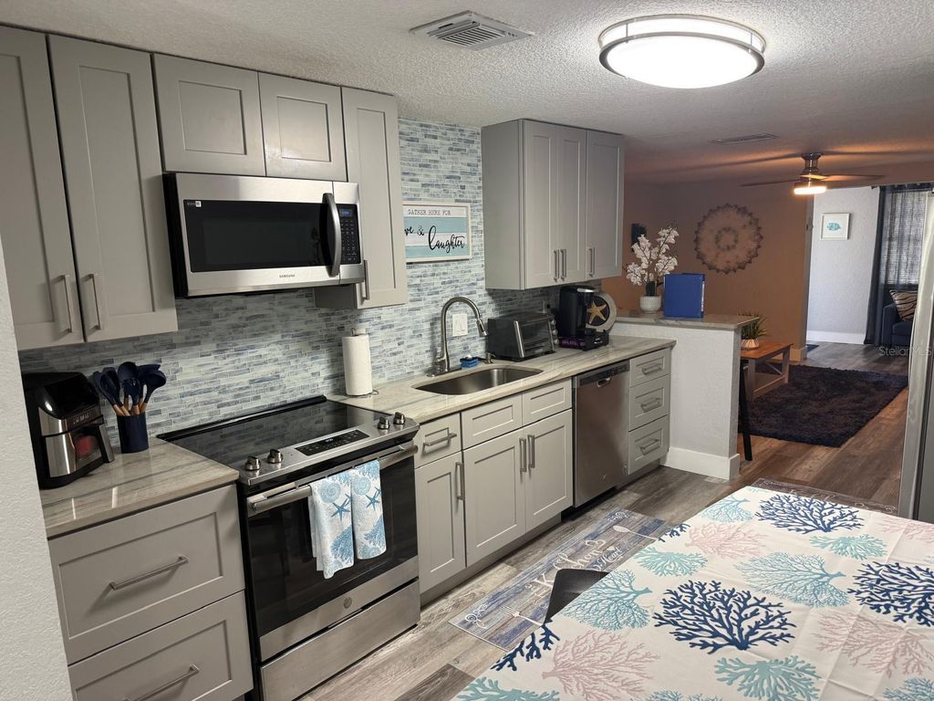 Image 8 of property listing at 4109 78TH STREET W 29A, Bradenton, FL 34209