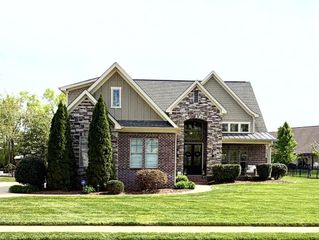 8336 Georgetown Bay Dr, Ooltewah, TN 37363