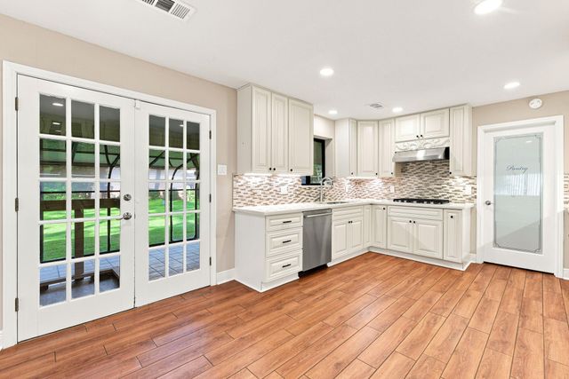 3721 Autumn Lane, Baytown, TX 77521