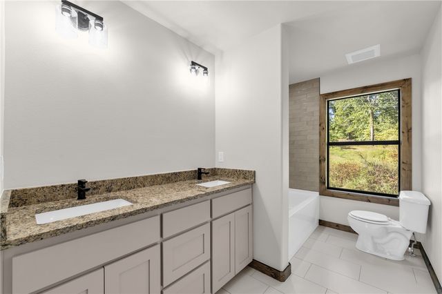 13989 Gentilly Road, Rogers, AR 72758