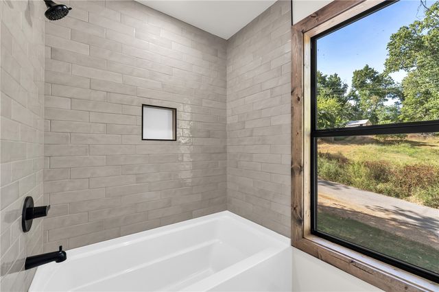 13989 Gentilly Road, Rogers, AR 72758