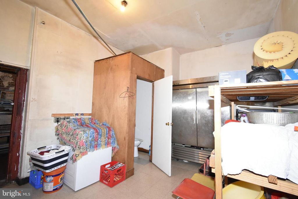 Image 10 of property listing at 241 N LAKEWOOD AVE, Baltimore, MD 21224