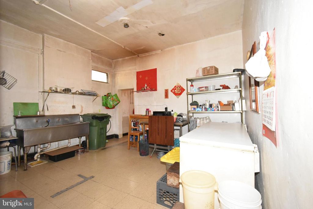 Image 12 of property listing at 241 N LAKEWOOD AVE, Baltimore, MD 21224