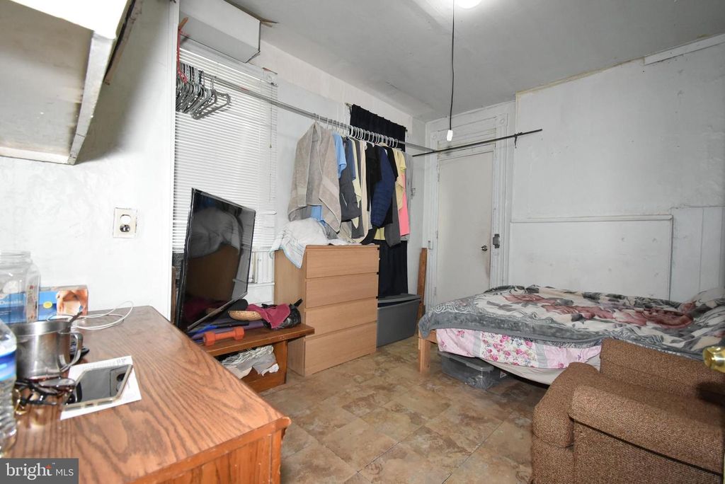 Image 14 of property listing at 241 N LAKEWOOD AVE, Baltimore, MD 21224