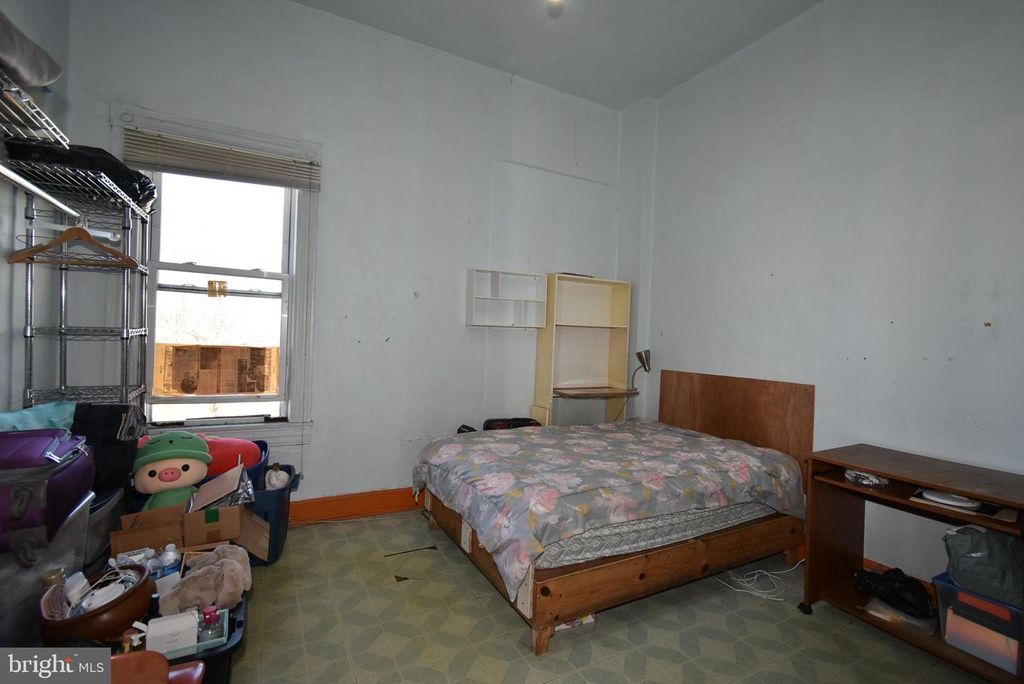 Image 17 of property listing at 241 N LAKEWOOD AVE, Baltimore, MD 21224