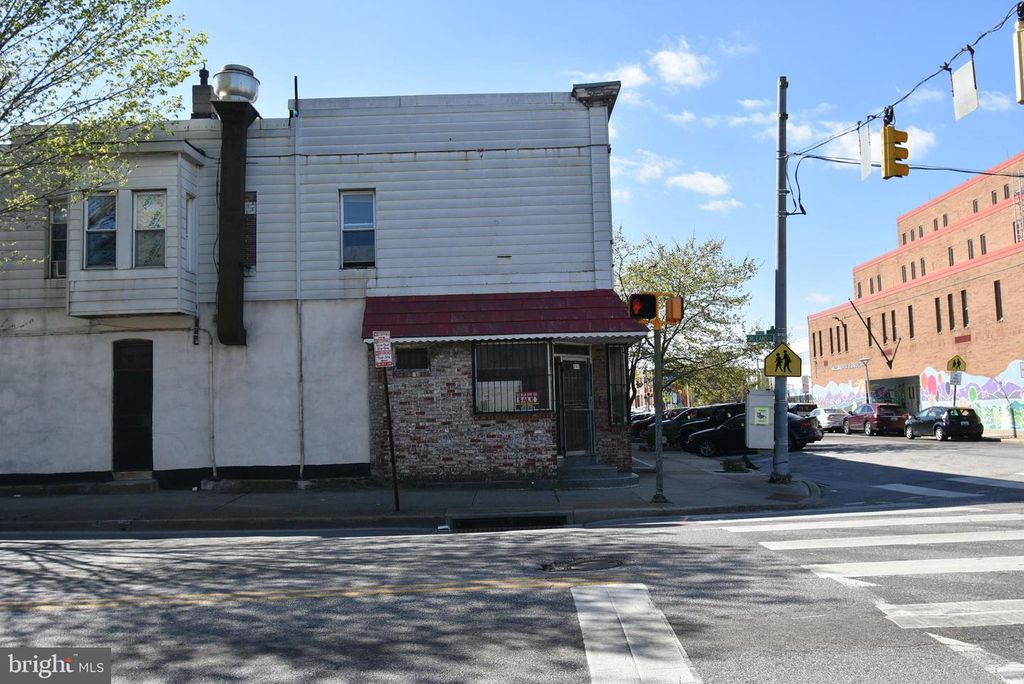 Image 4 of property listing at 241 N LAKEWOOD AVE, Baltimore, MD 21224