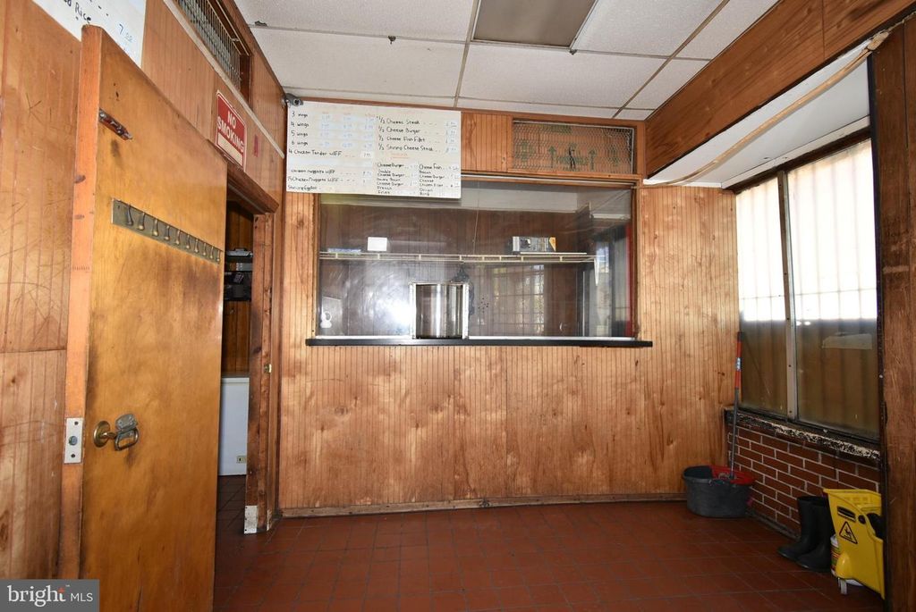 Image 5 of property listing at 241 N LAKEWOOD AVE, Baltimore, MD 21224