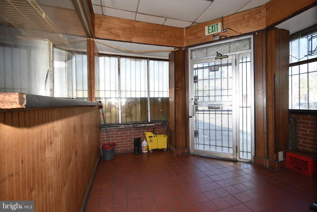 Image 6 of property listing at 241 N LAKEWOOD AVE, Baltimore, MD 21224