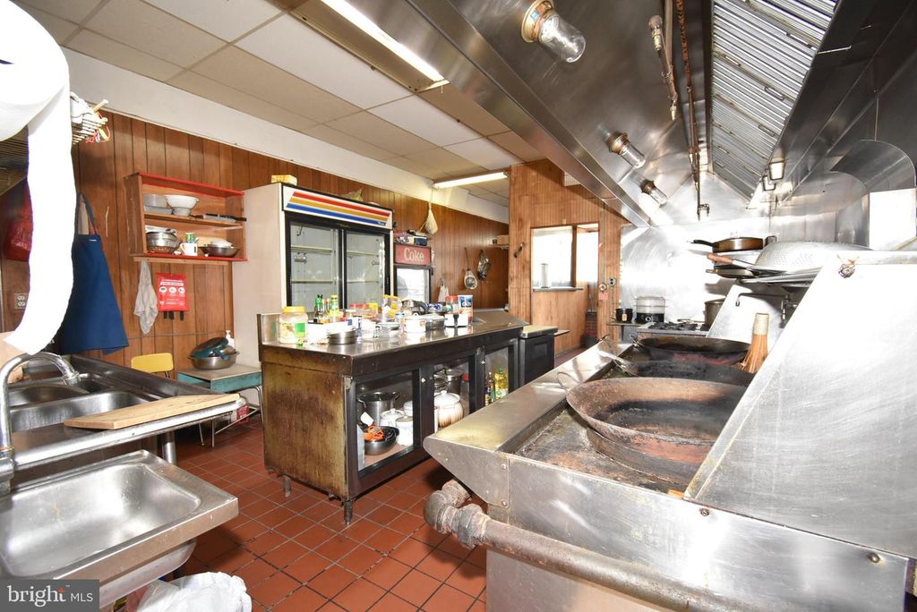 Image 8 of property listing at 241 N LAKEWOOD AVE, Baltimore, MD 21224