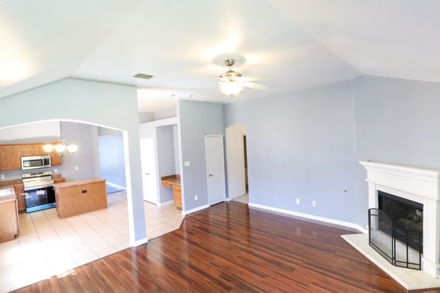 3921 Summerhill Lane, Fort Worth, TX 76244