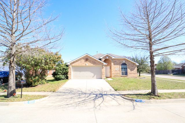 3921 Summerhill Lane, Fort Worth, TX 76244