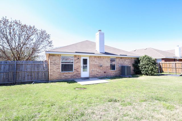 3921 Summerhill Lane, Fort Worth, TX 76244
