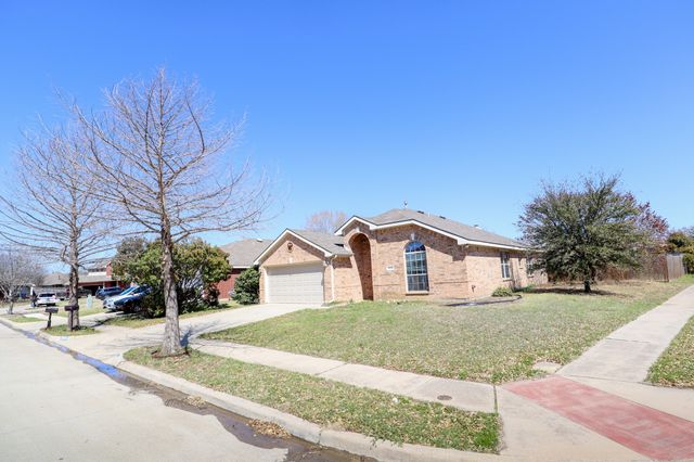 3921 Summerhill Lane, Fort Worth, TX 76244