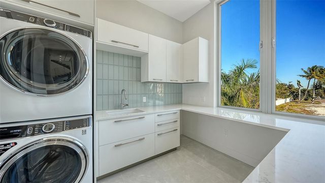 6489 GULFSIDE ROAD, Longboat Key, FL 34228