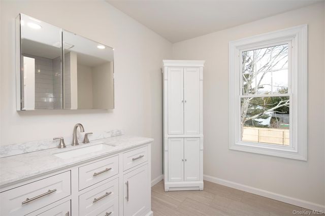 3 Adelaide Park, Center Moriches, NY 11934