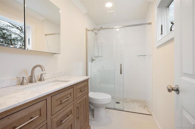 3 Adelaide Park, Center Moriches, NY 11934