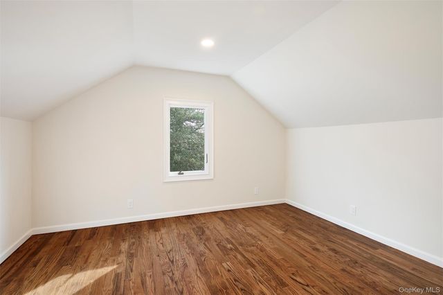 3 Adelaide Park, Center Moriches, NY 11934