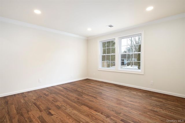 3 Adelaide Park, Center Moriches, NY 11934