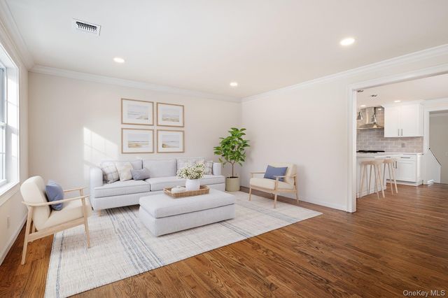 3 Adelaide Park, Center Moriches, NY 11934