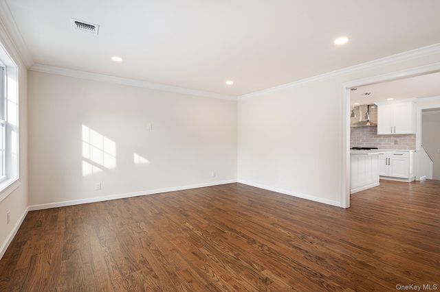 3 Adelaide Park, Center Moriches, NY 11934