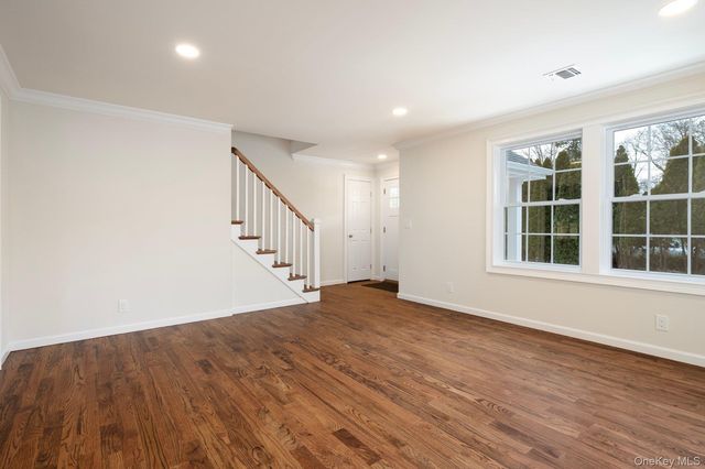 3 Adelaide Park, Center Moriches, NY 11934