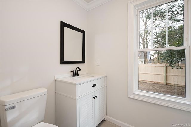 3 Adelaide Park, Center Moriches, NY 11934