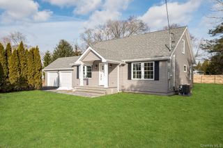 3 Adelaide Park, Center Moriches, NY 11934