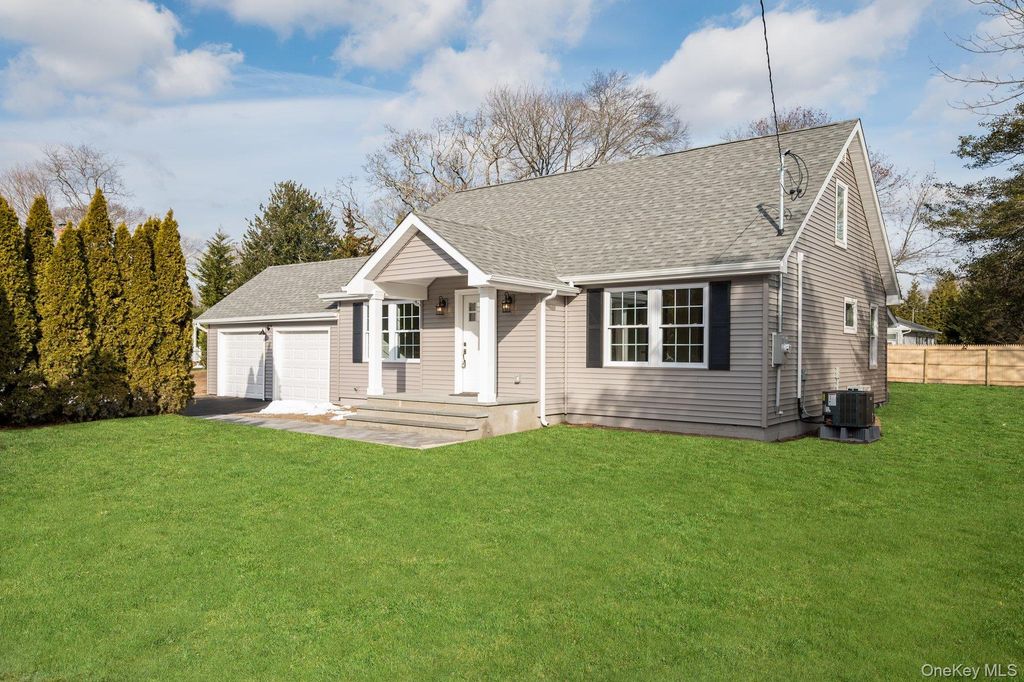 3 Adelaide Park, Center Moriches, NY 11934