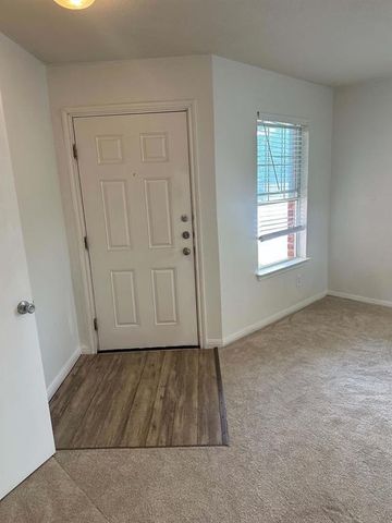 18312 Crestwind LN, Elgin, TX 78621