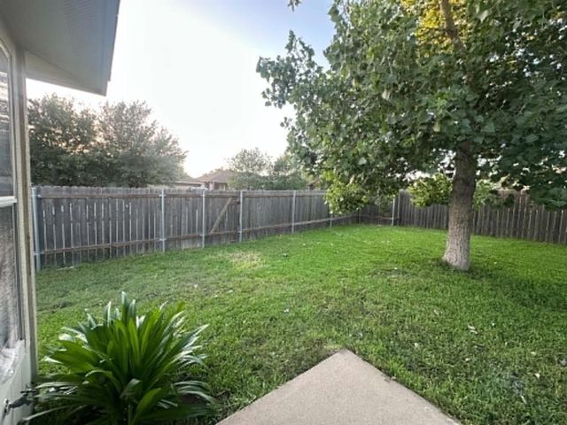 18312 Crestwind LN, Elgin, TX 78621