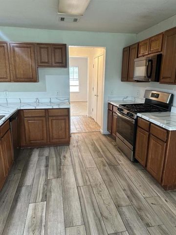 18312 Crestwind LN, Elgin, TX 78621