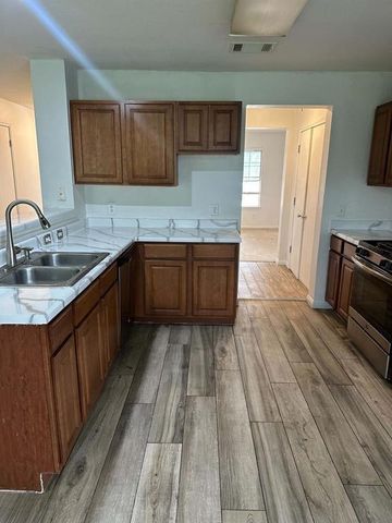 18312 Crestwind LN, Elgin, TX 78621