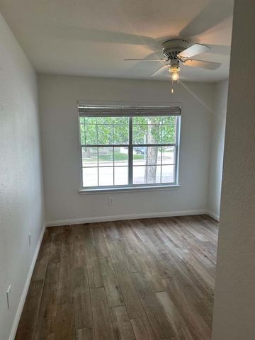 18312 Crestwind LN, Elgin, TX 78621