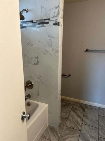 18312 Crestwind LN, Elgin, TX 78621