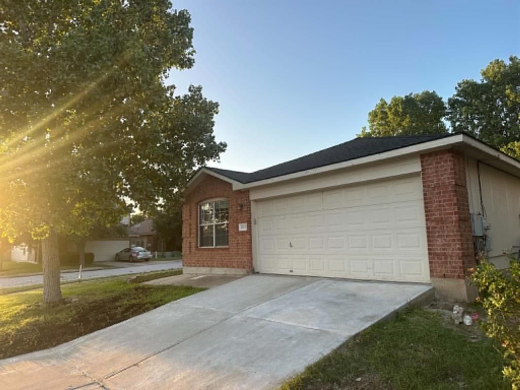 18312 Crestwind LN, Elgin, TX 78621