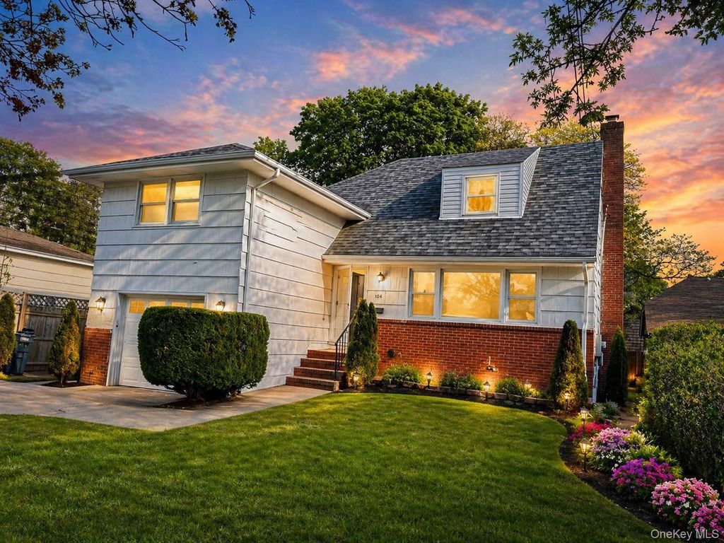 104 Phoenix Street, Hempstead, NY 11550
