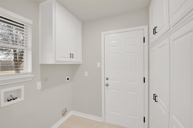 131 Meadow Valley LOOP, Jarrell, TX 76537