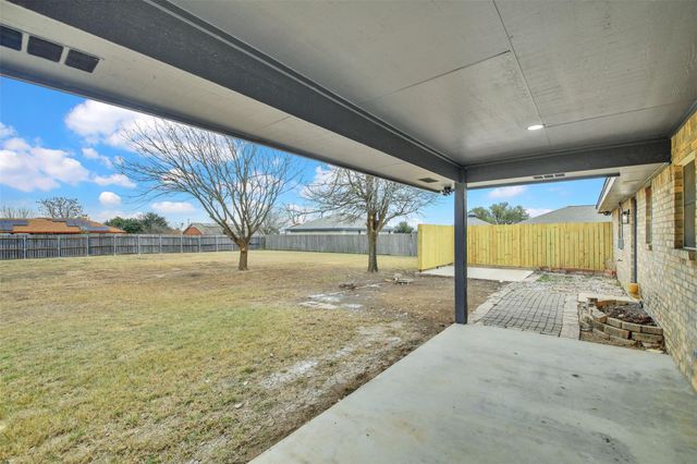 131 Meadow Valley LOOP, Jarrell, TX 76537